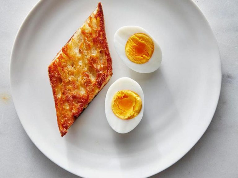 تخم مرغ و نان سبوس دار صبحانه مناسب برای پیشگیری از افت قند خون