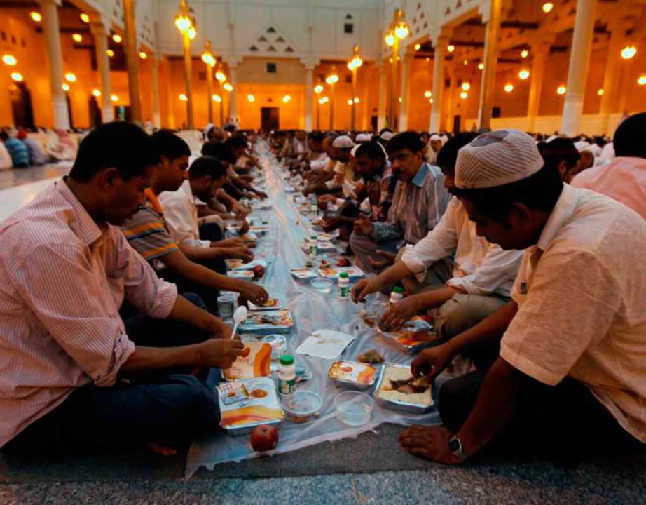 افطار کردن در ماه رمضان